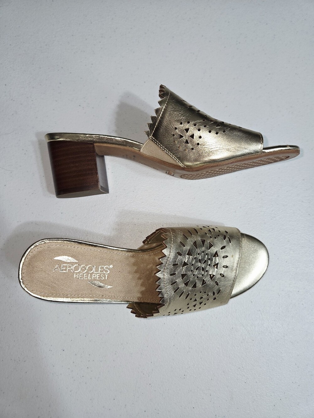 Aerosoles Mid Summer Gold Metallic Leather Laser Cut Mule Sandals Size 8 EUC